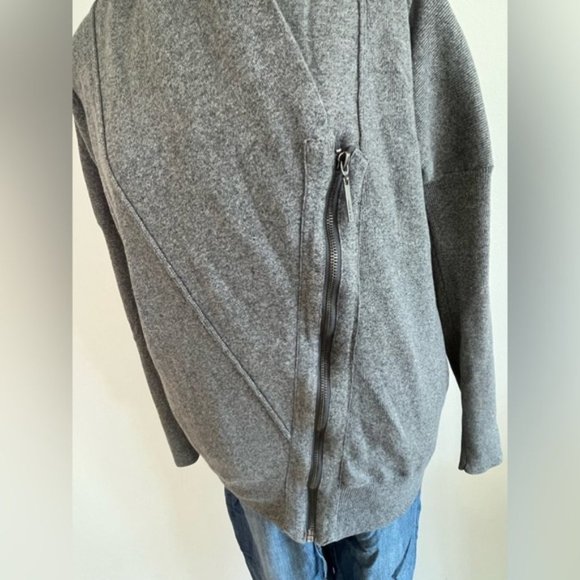 Monk & Lou diagonal zip sweater, size medium (0120) - Picture 3 of 10